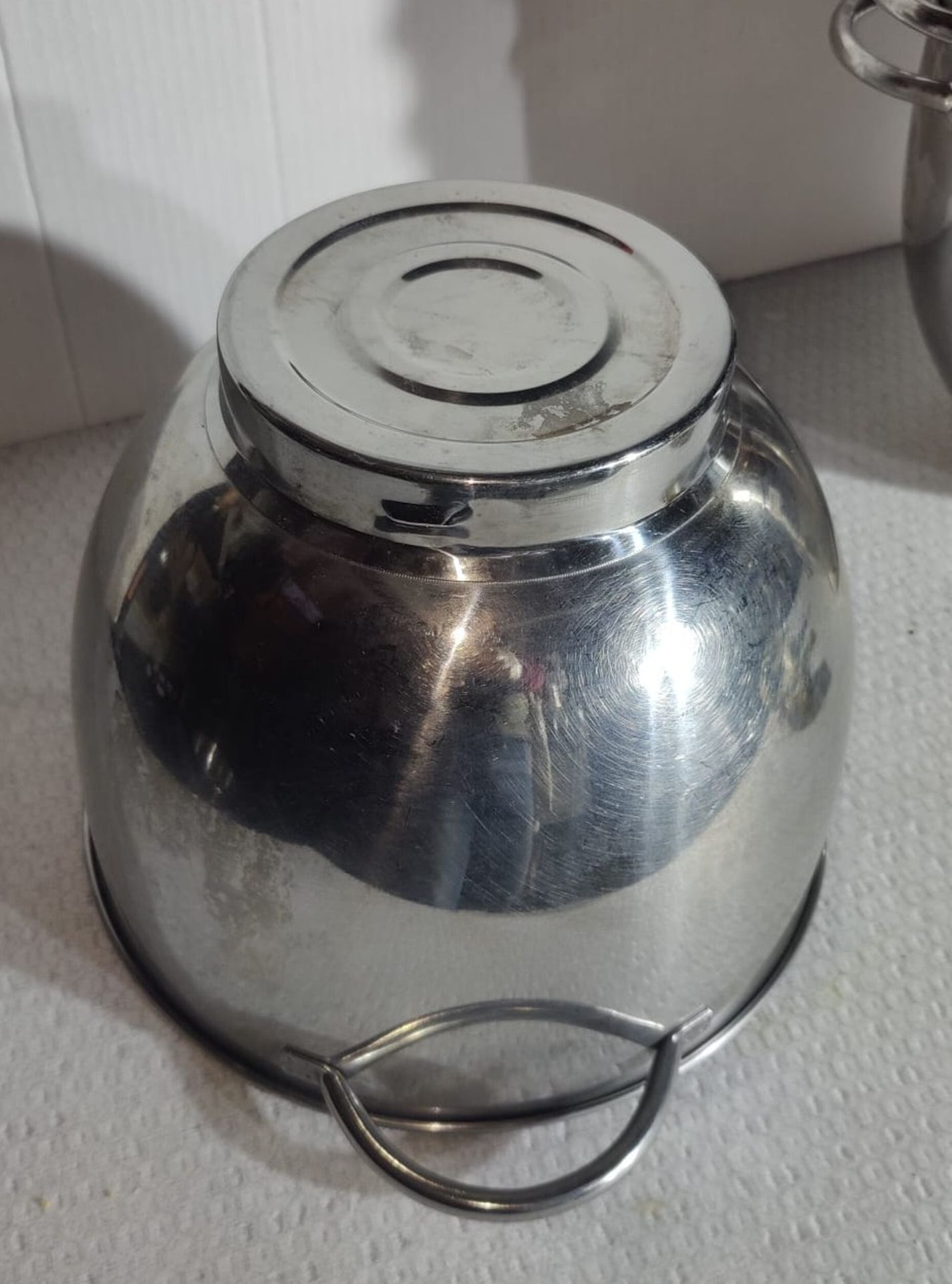 4 x Stainless Steel Mixing Bowls with Handles - Dimensions: H20.5 x W26.5 cms - Image 3 of 4