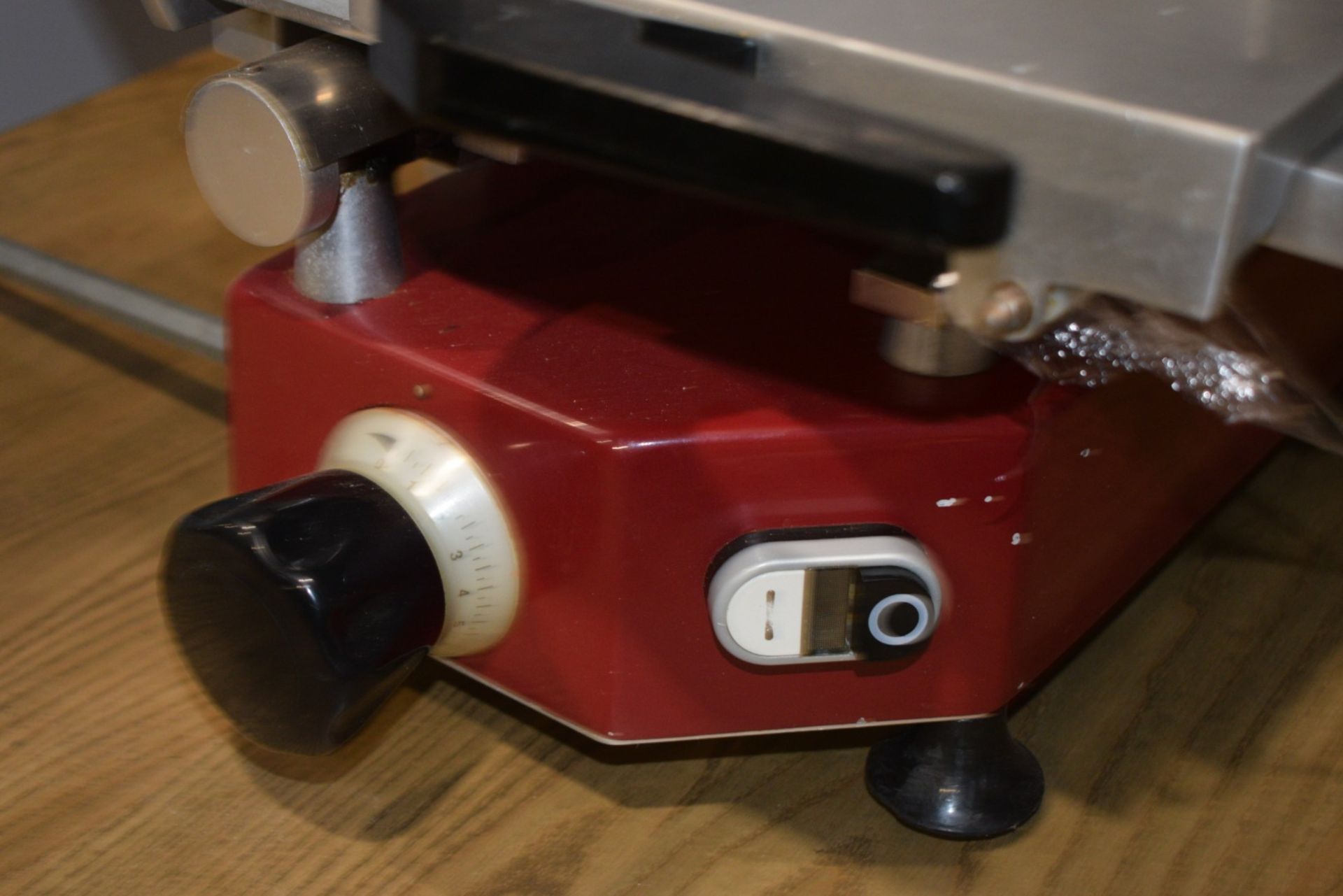 1 x FAC Vertical 300mm Meat Slicer - Model: F300TS-V - 240v - Ref: 1172 - Image 3 of 8