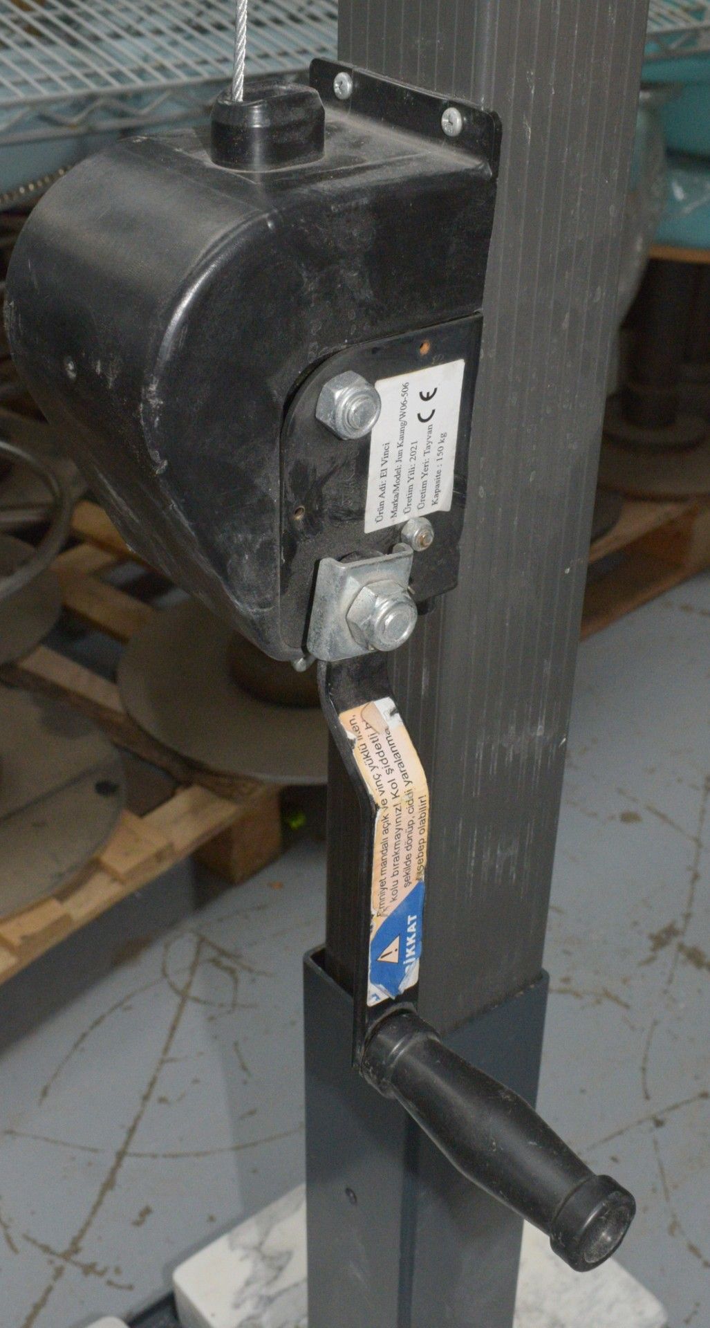 1 x El Vinci Premium 190cm Parasol on Heavy Duty Castors - Features a Winch Handle to Operate - Image 4 of 12