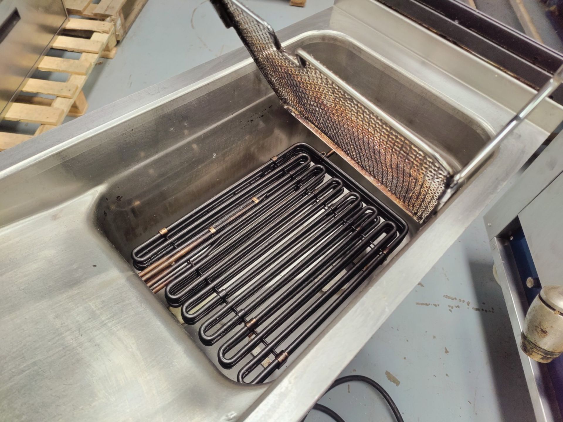 1 x Angelo Po Single Tank Electric Fryer - 3 Phase - Dimensions: H90 x W40 x D91 cms - Image 3 of 10