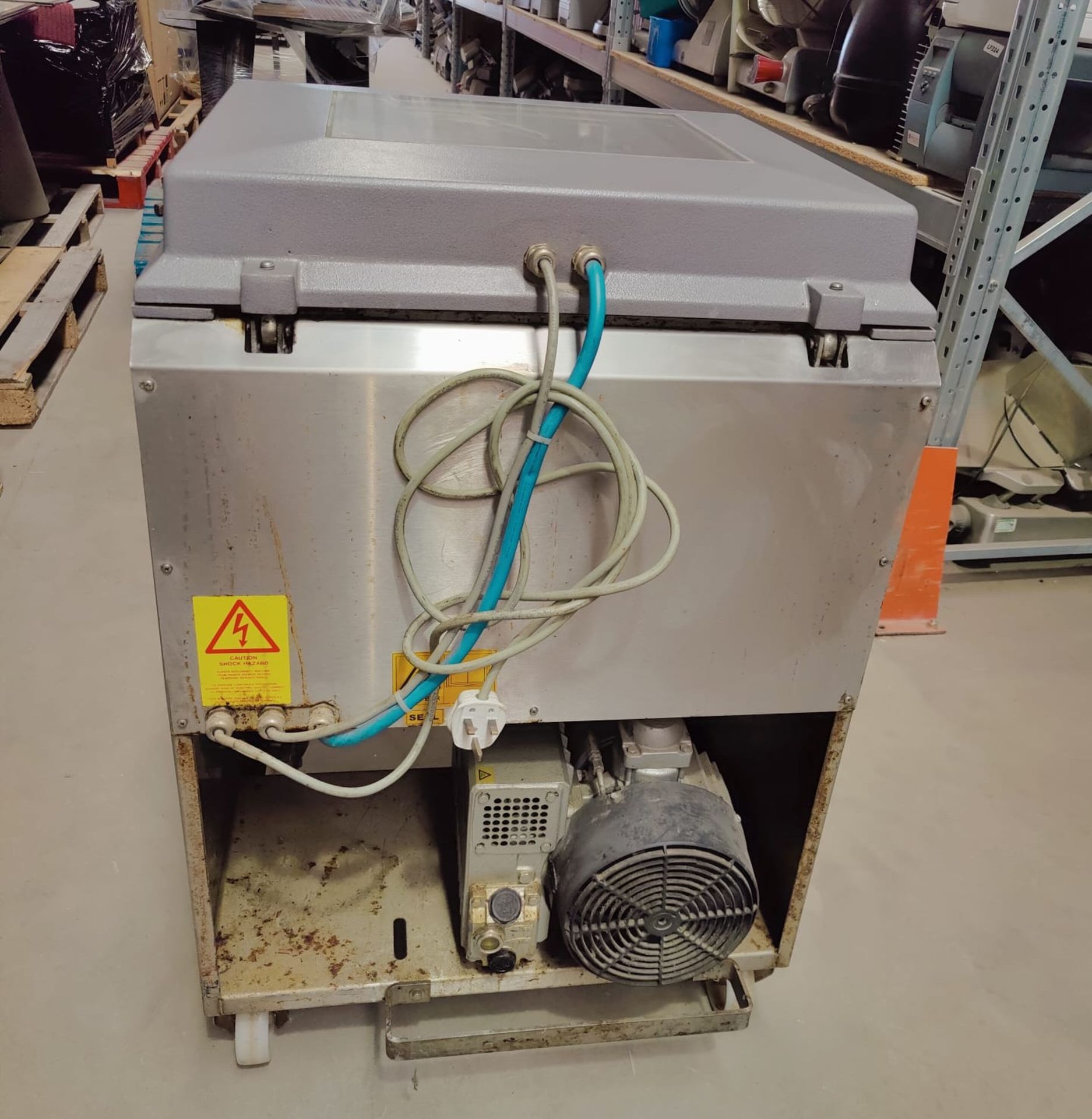 1 x Turbovac SB-520 Floor Standing Vacuum Sealer on Castors - Dimensions: H104 x W68 x D60 cms - Image 2 of 10