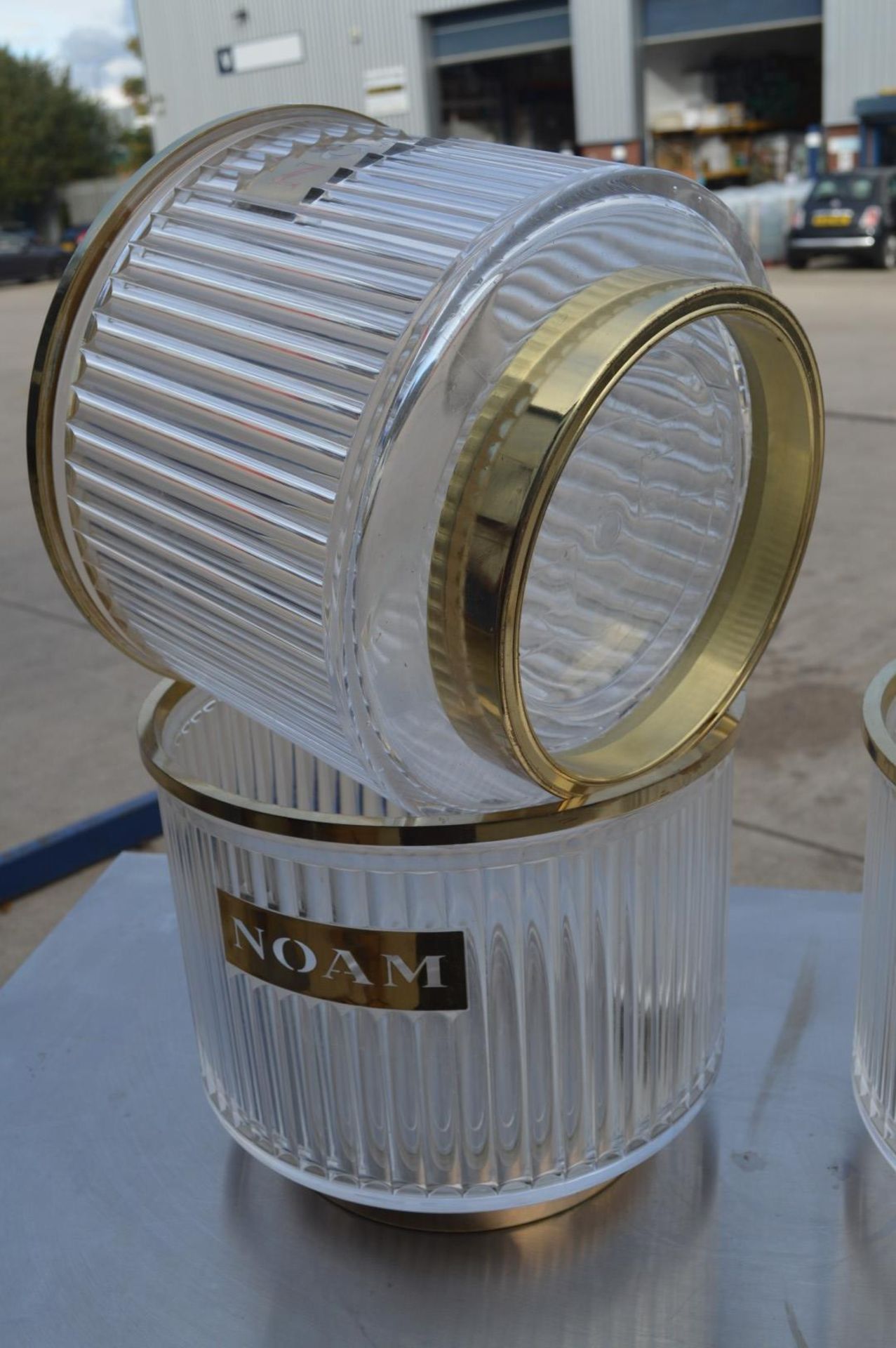 1 x Noam The Cool Cooler Beer Bottle Ice Bucket - Holds and Cools 10 Beer Bottles - Clear Ribbed - Image 5 of 6