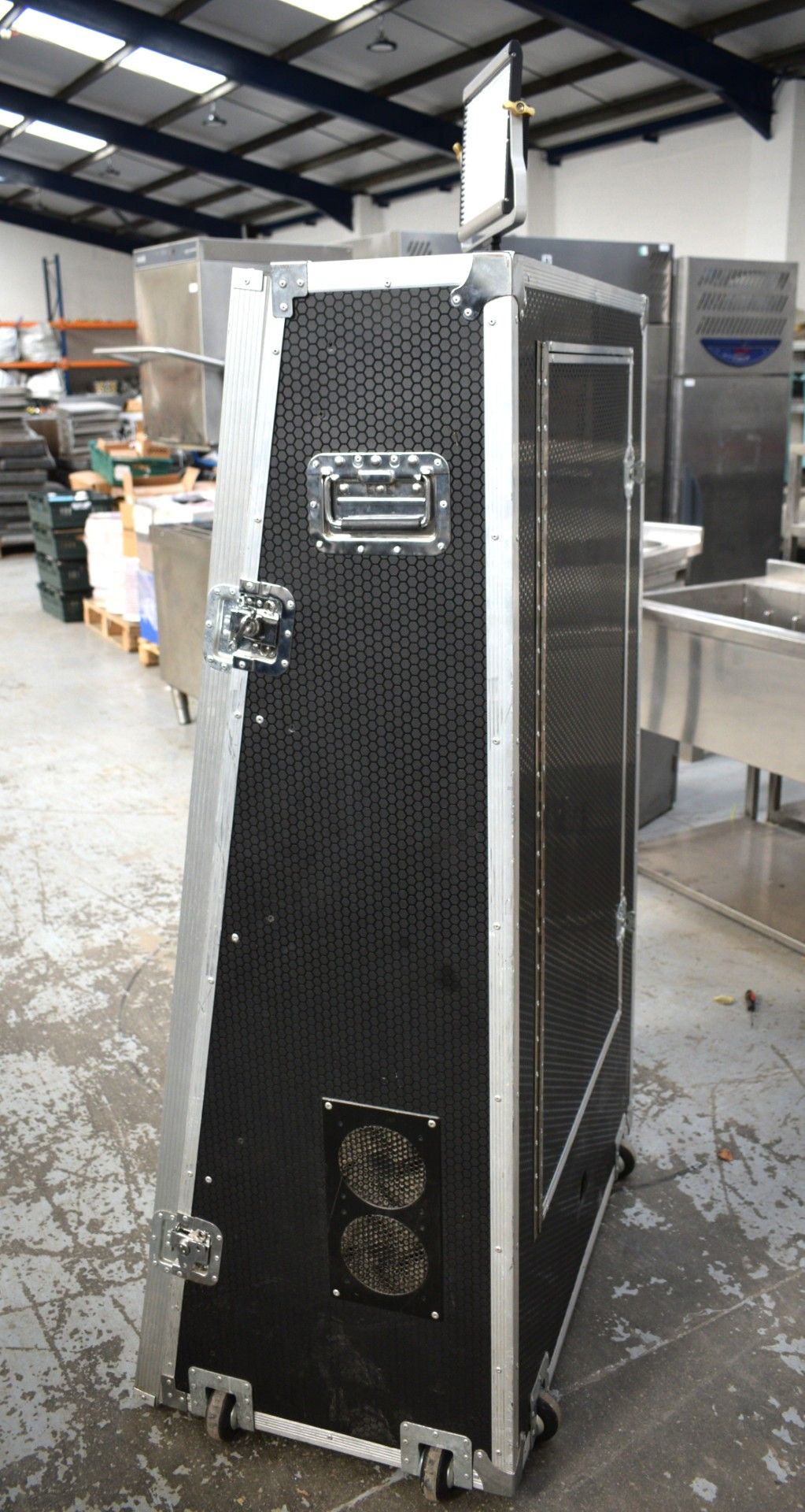 1 x Selfie Photo Booth - Features a Canon EOS 1300D DSLR Camera, Speaker, Gigabyte Mini Computer - Image 13 of 23