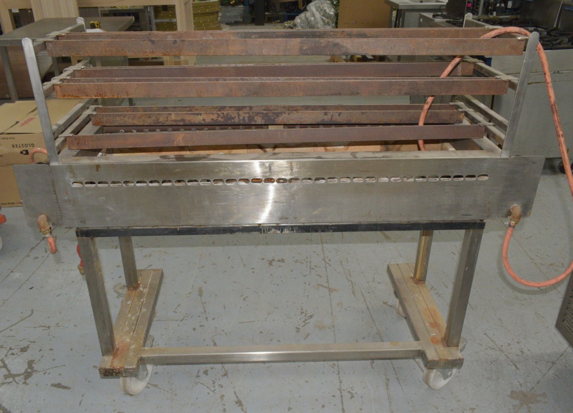 1 x Charcoal Kebab / Meat Grill - Gas Powered - Image 7 of 15
