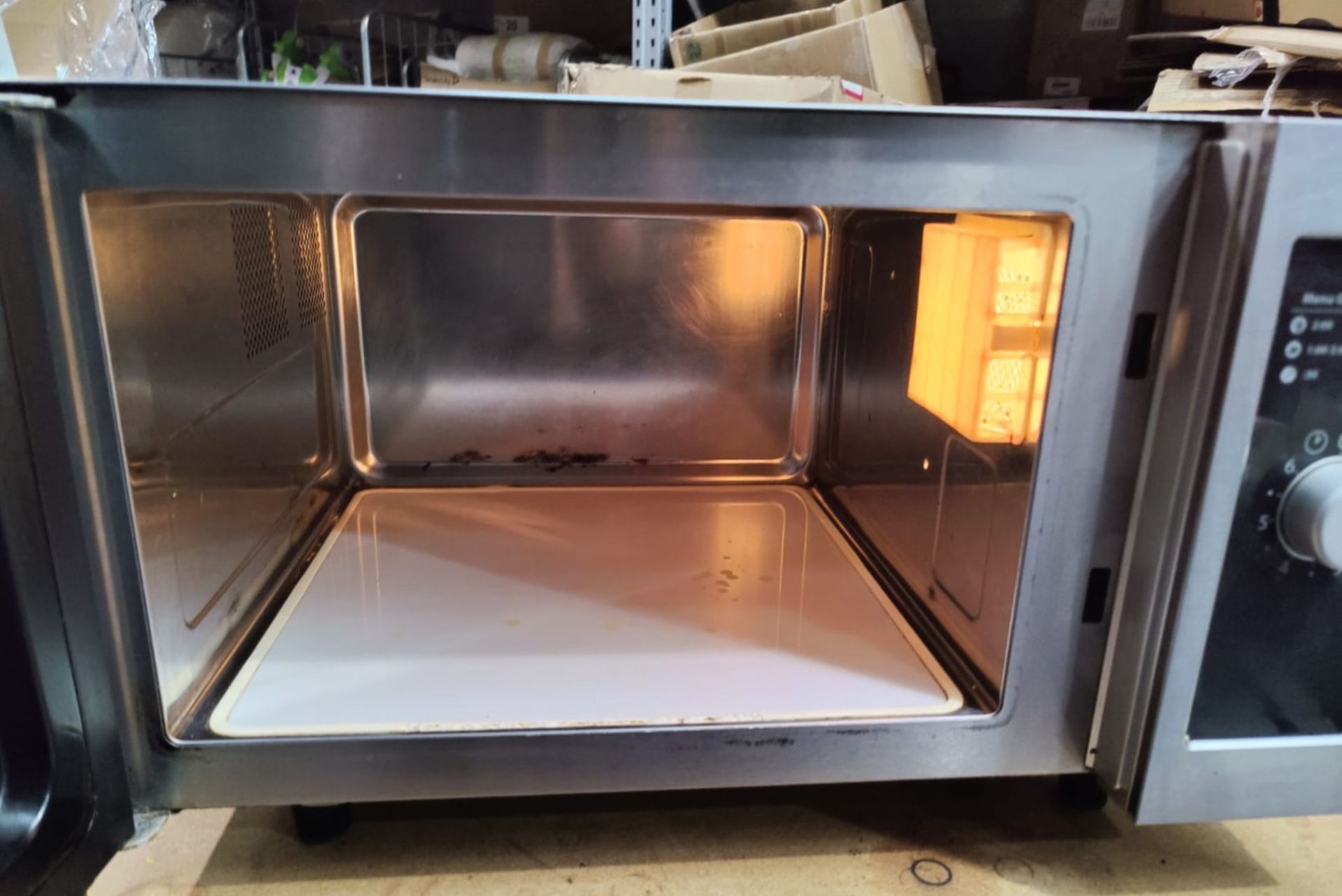 1 x MenuMaster Commercial 1000w Microwave Oven - Model: RMS510DSU - Image 2 of 8