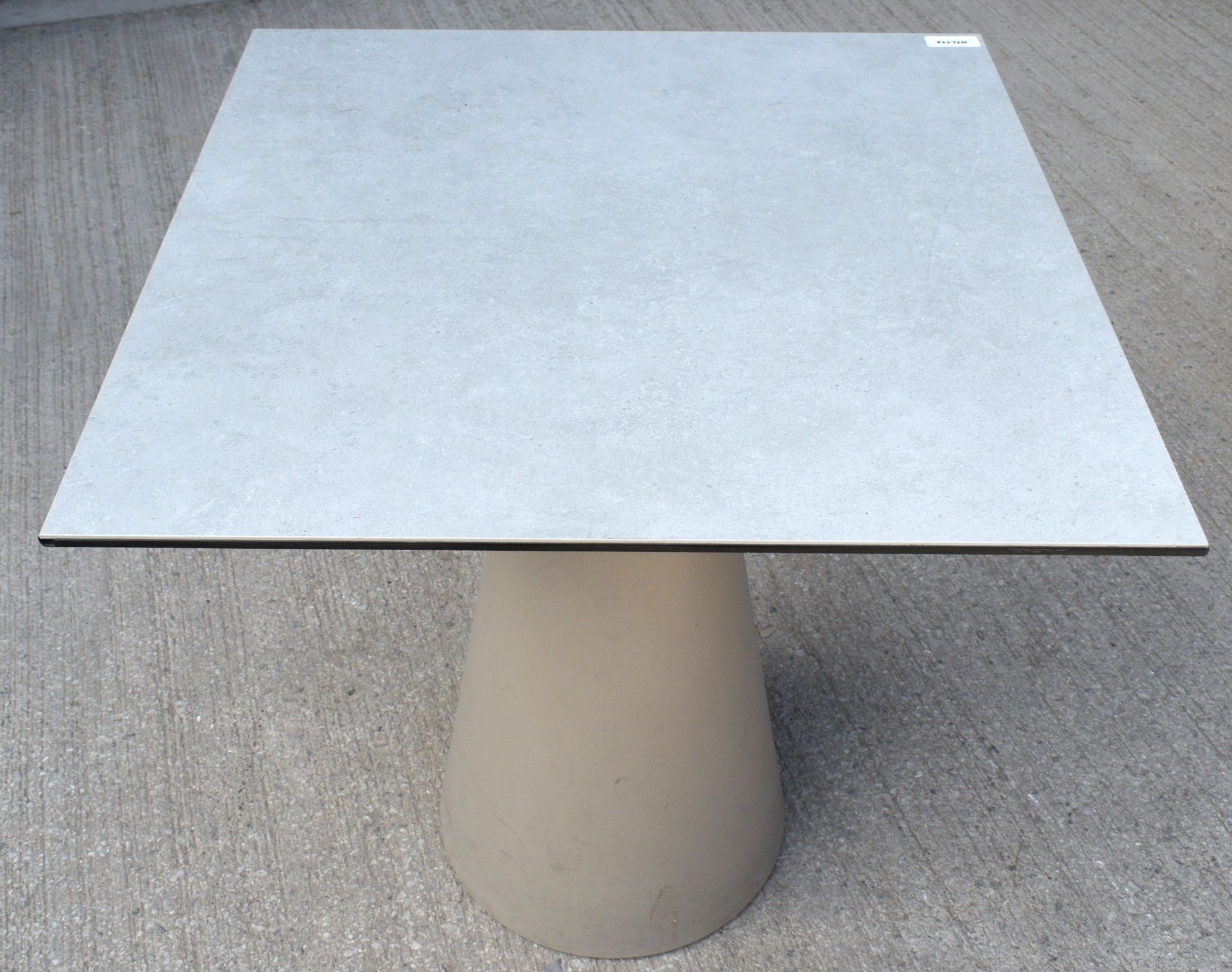 1 x Andreu World Restaurant Table - Suitable for Indoor or Outdoor Use - Dimensions: H74 x W70 x D70