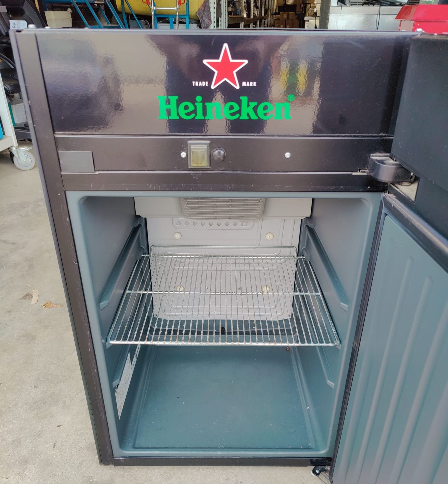 1 x Liebherr HNK990 Drinks Fridge with Pravaha / Heineken Branding - Dimensions: H84 x W52 x D53 cms - Image 5 of 10