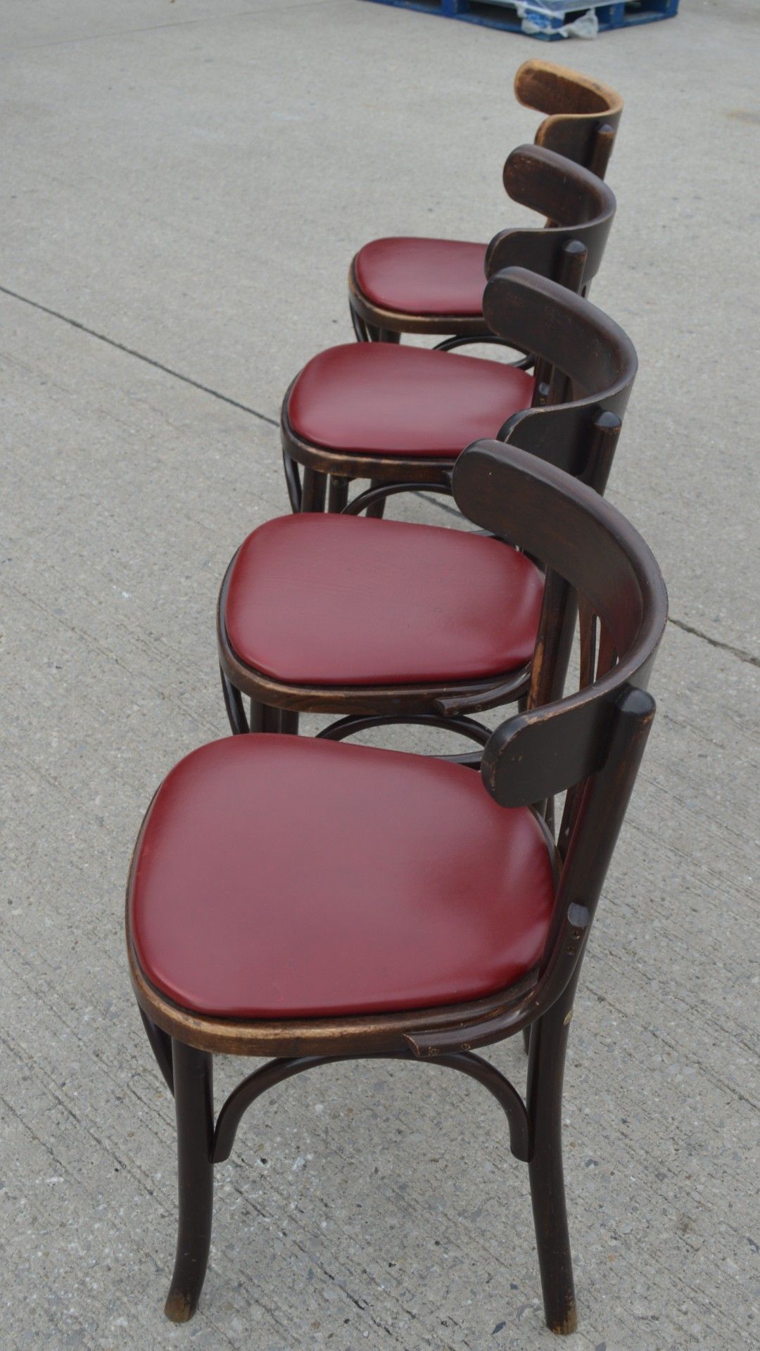 8 x Restaurant Dining Chairs Featuring an Traditional / Irish Design with Bent Wood, a Dark Stain - Image 9 of 10