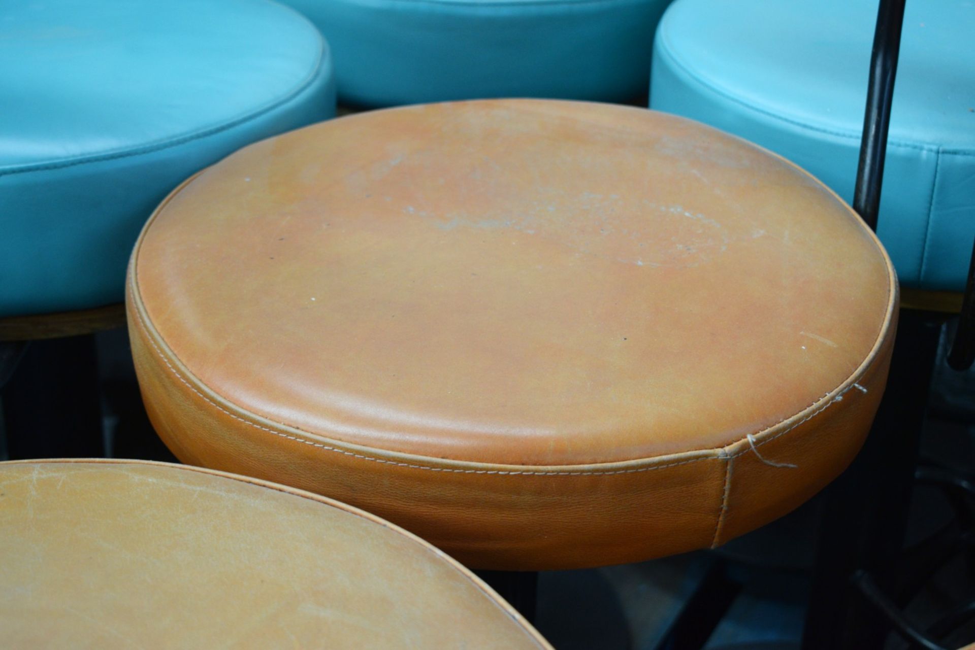 6 x Bar Stools Featuring Round Tan Leather Seats and Chrome Footrests - Dimensions: H79 x W46 - Image 3 of 9