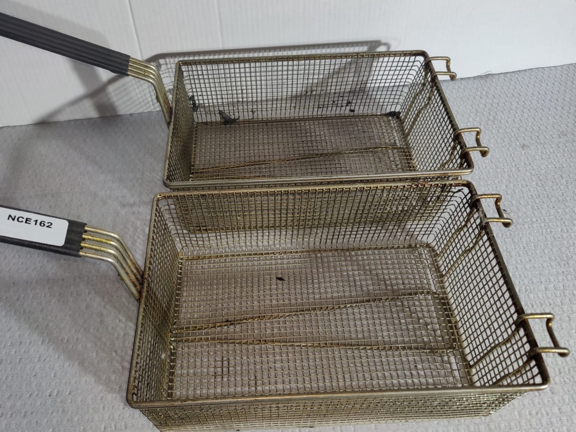 2 x Commercial Fryer Baskets - Basket Dimensions: H10 x 30 x 20 cms - Image 2 of 4