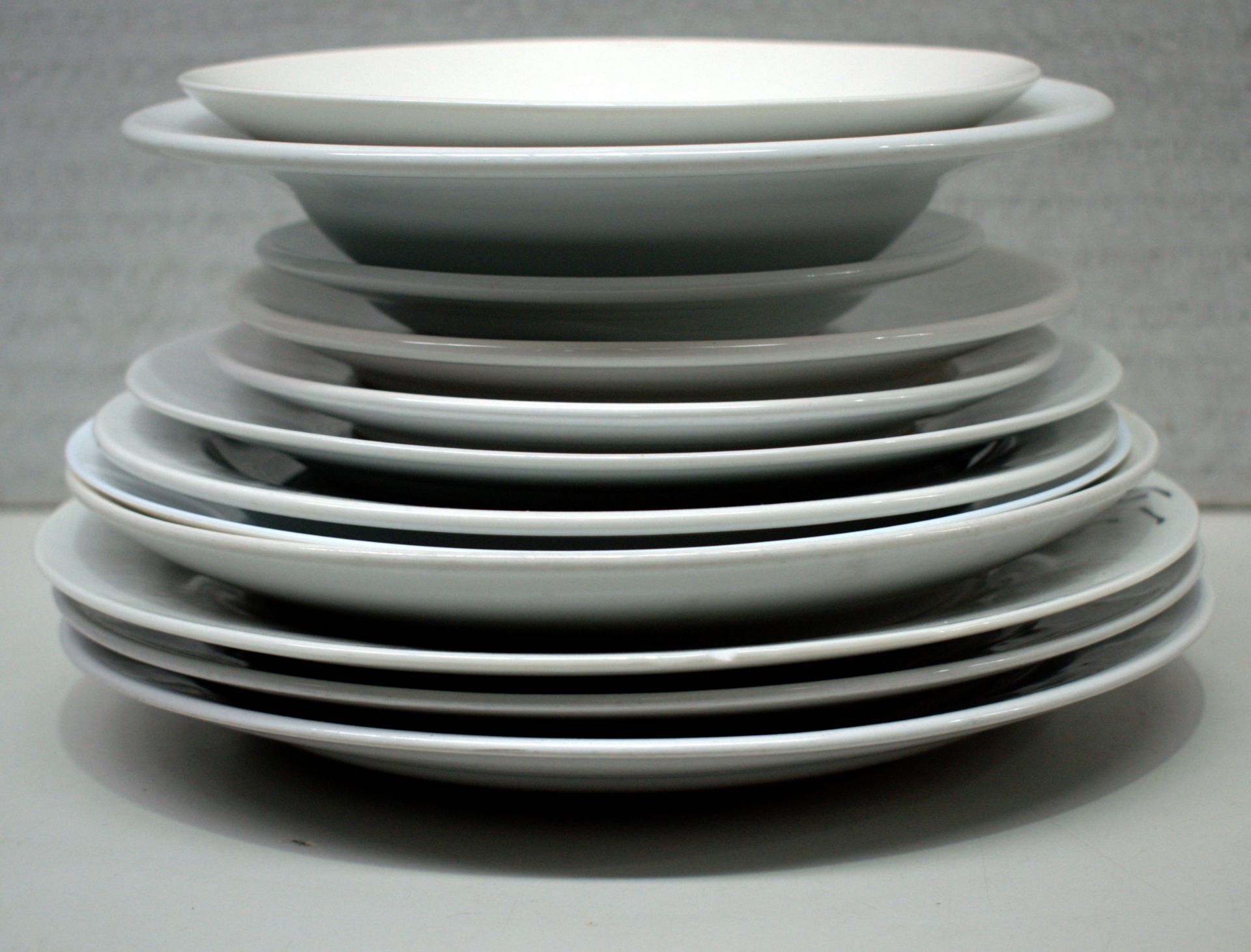12 x Assorted White Plates & Bowls - Image 2 of 4