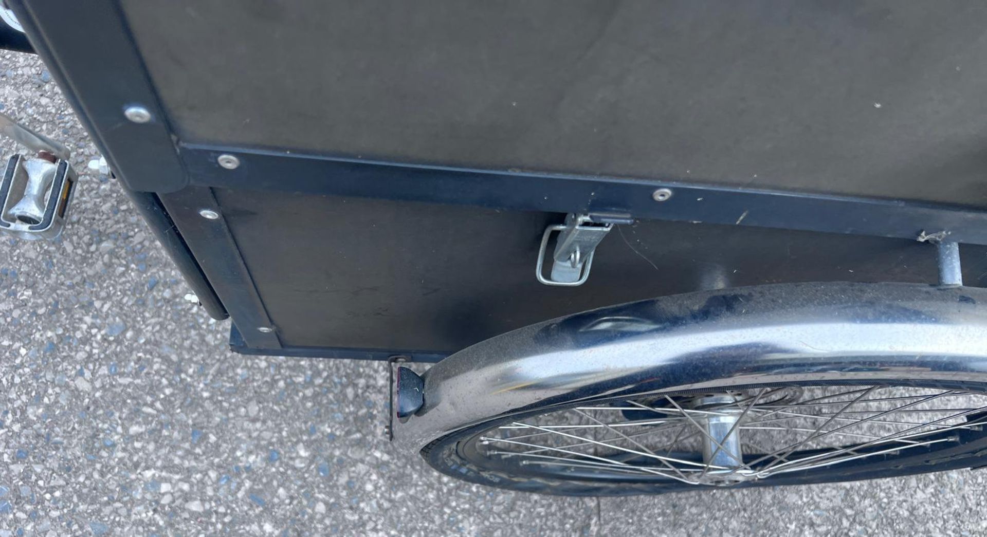 1 x Christiania Three Wheel Event Bike - Single Speed Bike Featuring a Secure Box with Gas Lift Lid - Image 26 of 30