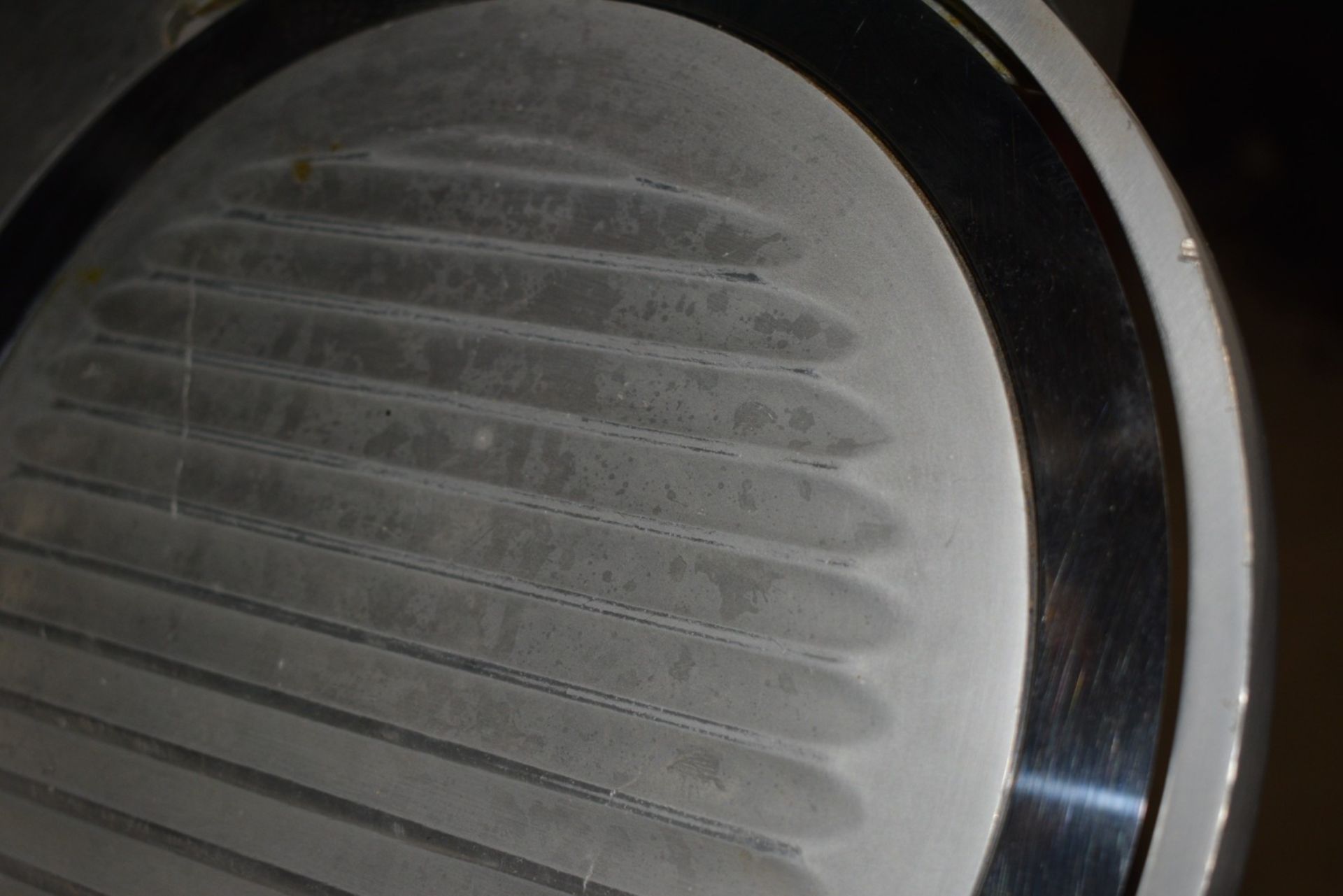 1 x Buffalo 12 Inch Deli Meat Slicer - 240v - Ref: DNW330 - CL011 - Location: Altrincham WA14 - Image 5 of 6
