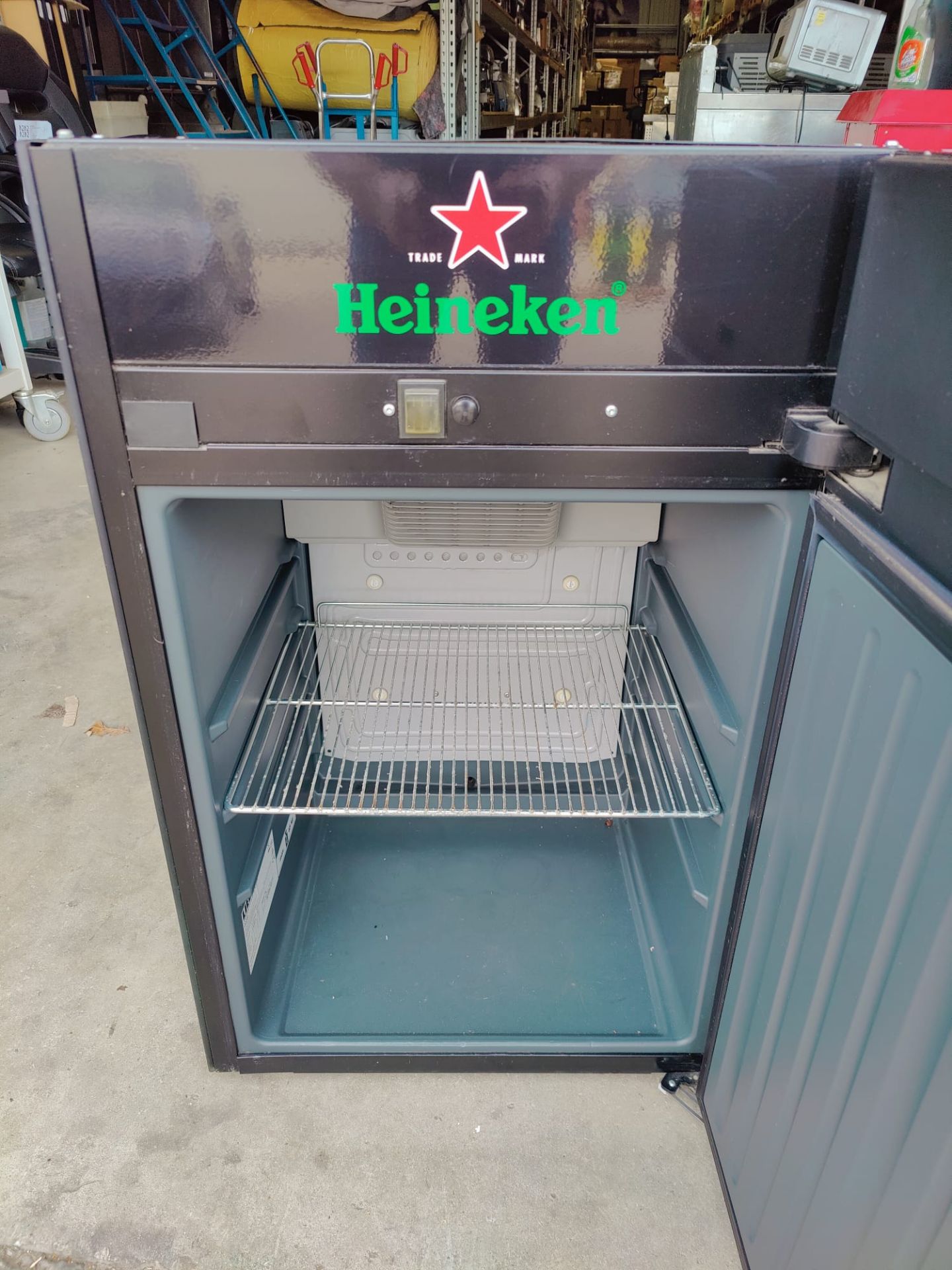 1 x Liebherr HNK990 Drinks Fridge with Pravaha / Heineken Branding - Dimensions: H84 x W52 x D53 cms - Image 9 of 10