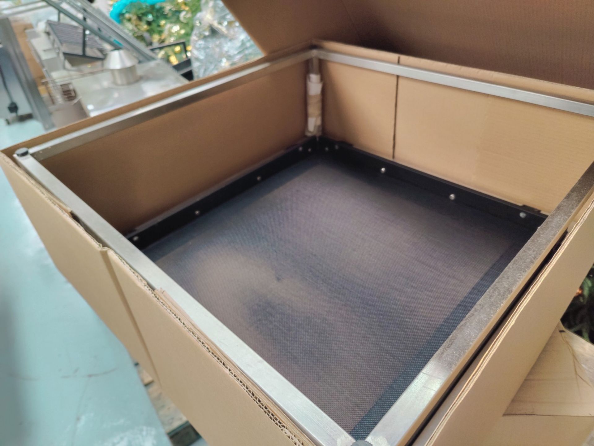 1 x Gloster 605 75x75cm Cloud Chair Frame and 60SM Taupe Back Rest - New and Boxed - Image 4 of 5