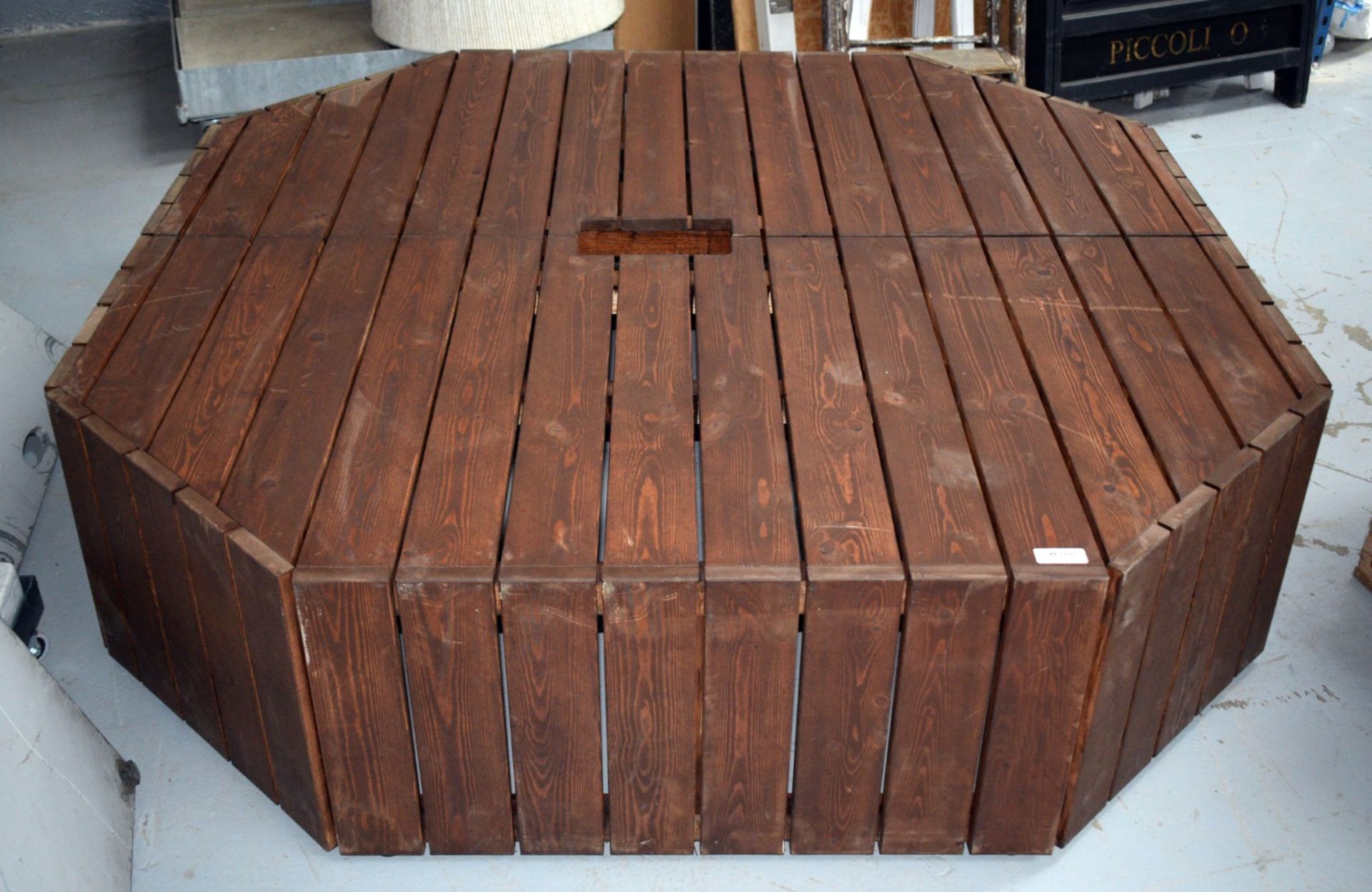 1 x Octagon Slatted Seating Bench with a Central Hold for Cables, Parasols and More - Splits into - Image 4 of 9