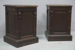 Pair of oak pedestals , Renaissance style, 19th century H54x35