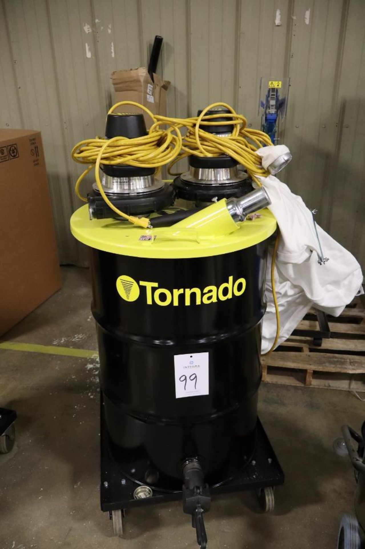 Tornado 95960 Jumbo Dual Electric Wet Dry Vacuum, S/N0125002820K