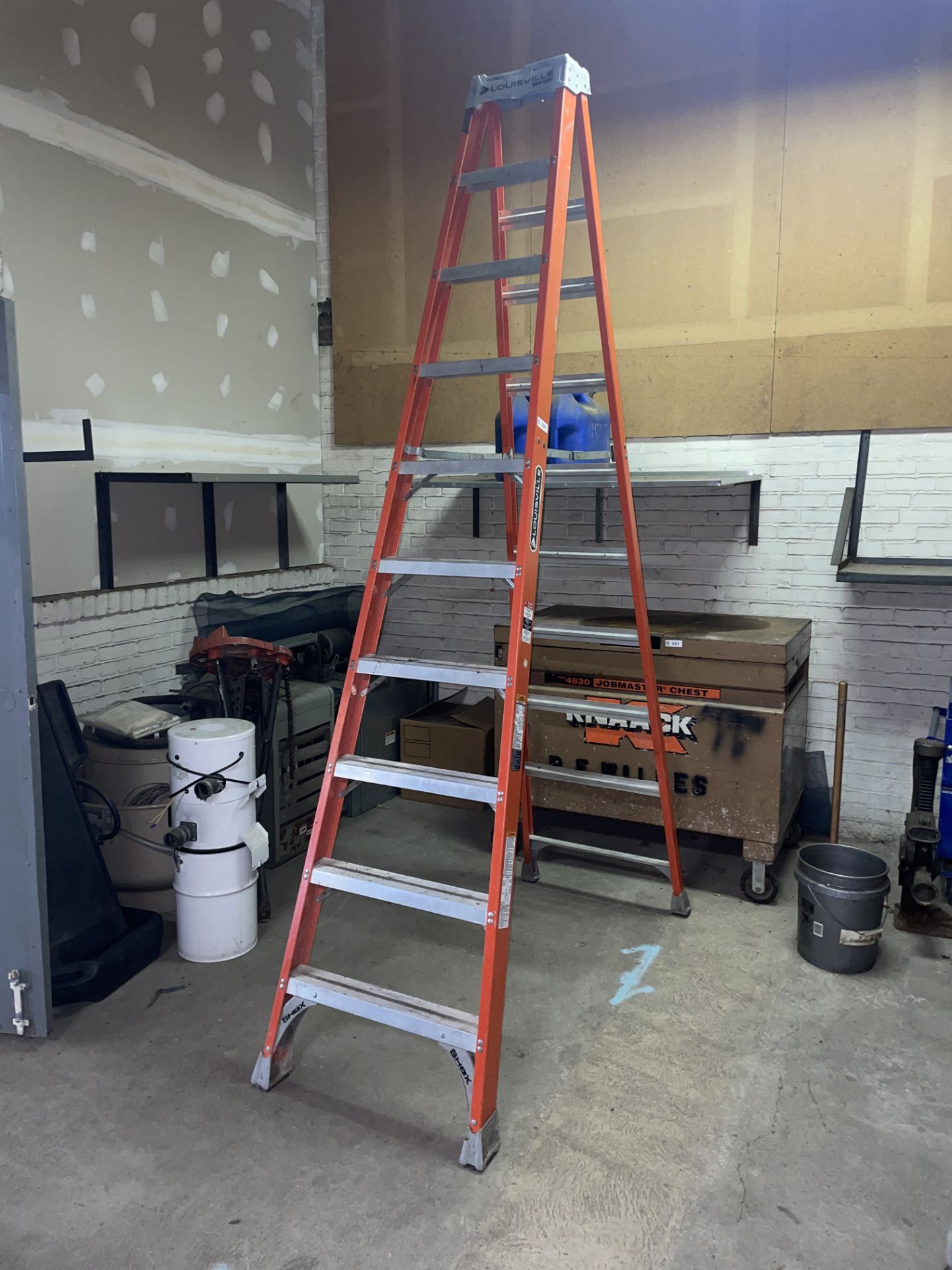 Louisville, Mdl. FS1510 10' Fiberglass Step Ladder, 300Lb Capacity