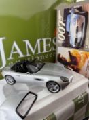 BMW-Z8 James Bond OO7 `The World Is Not Enough` Silver 1:12 scale Kyosho 08601S