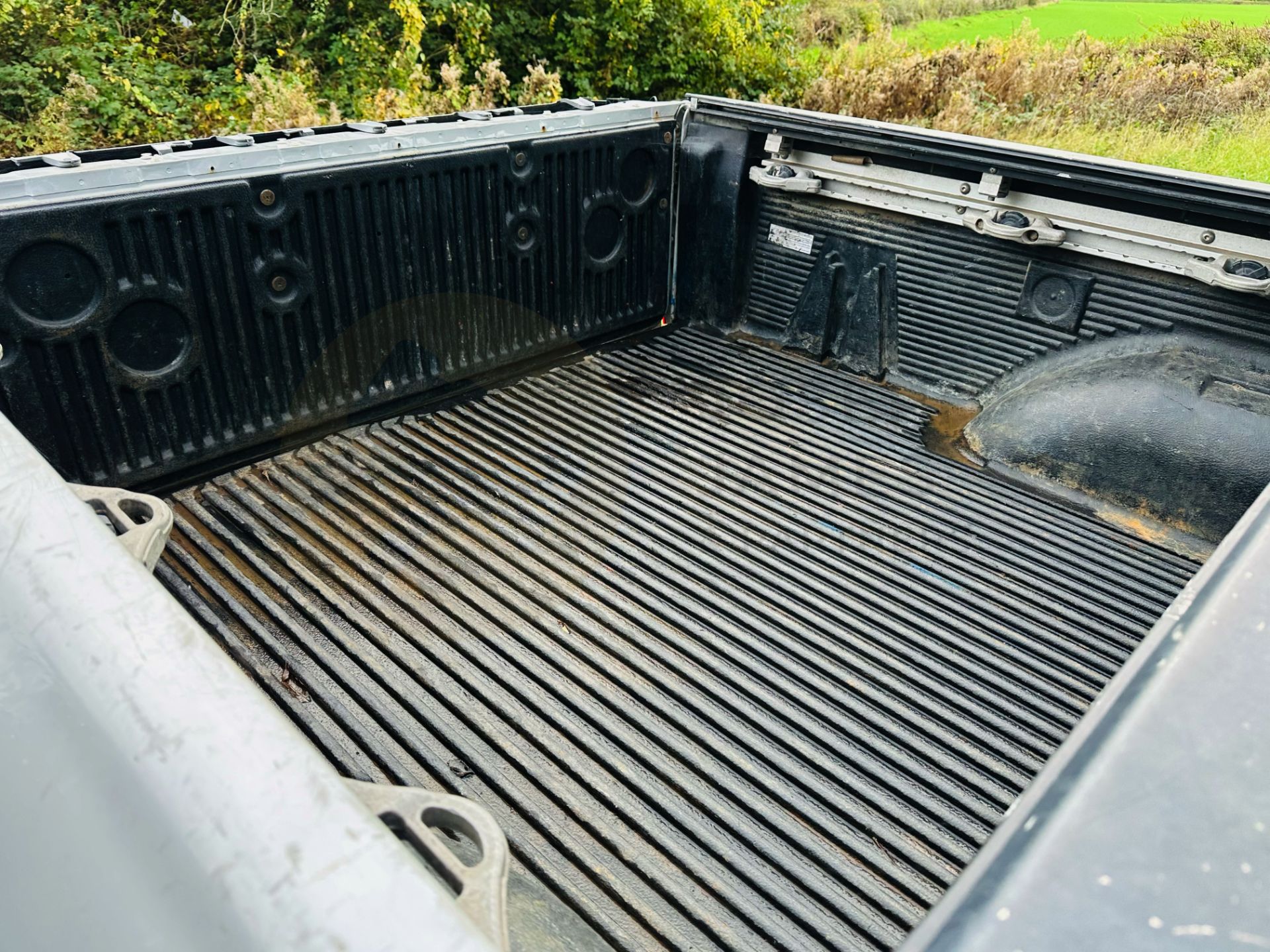 NISSAN NAVARA *TEKNA EDITION* DOUBLE CAB PICK-UP (2018 - EURO 6) 2.3 DCI - AUTOMATIC *HUGE SPEC* - Image 11 of 23