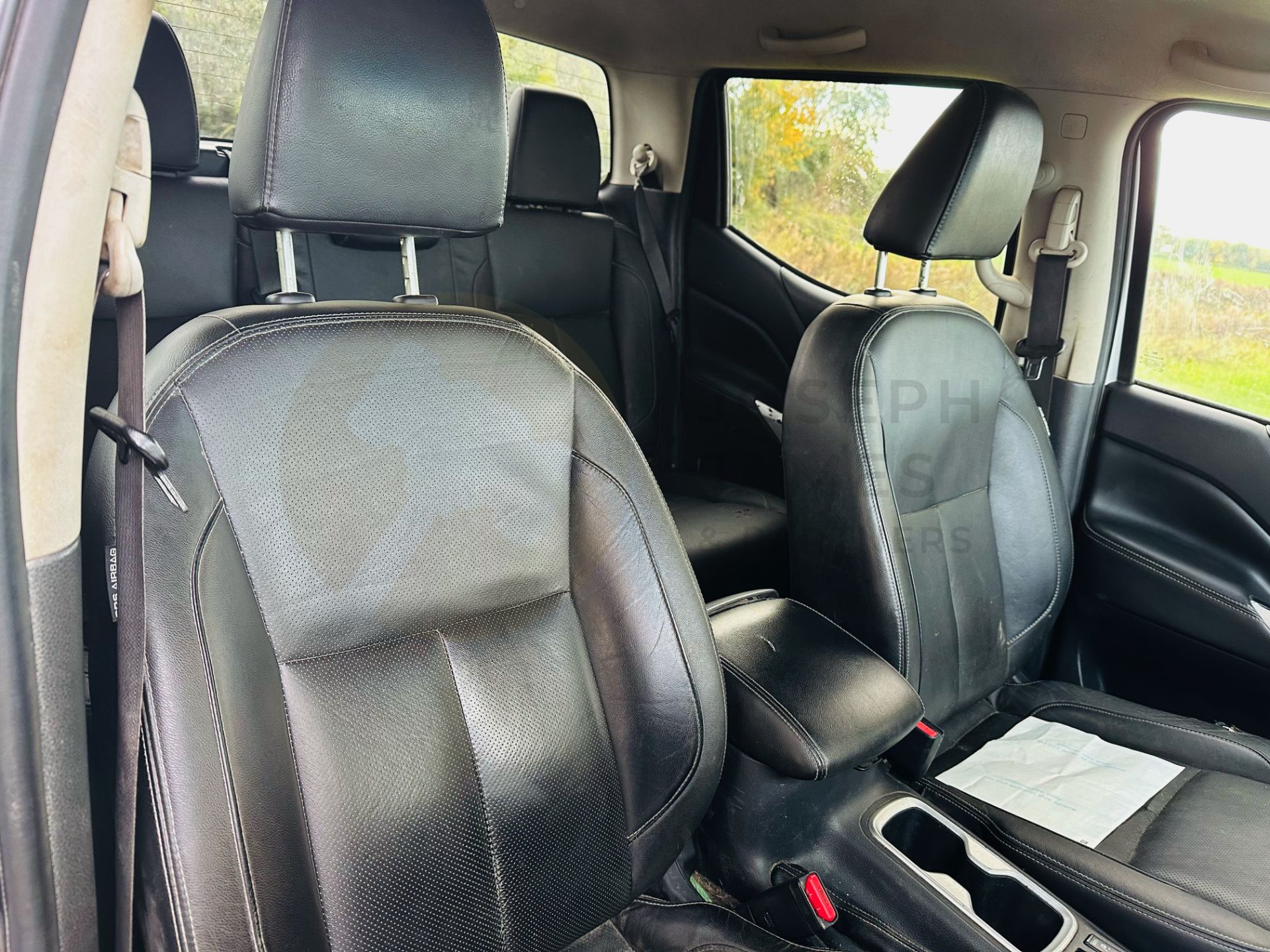 NISSAN NAVARA *TEKNA EDITION* DOUBLE CAB PICK-UP (2018 - EURO 6) 2.3 DCI - AUTOMATIC *HUGE SPEC* - Image 13 of 23