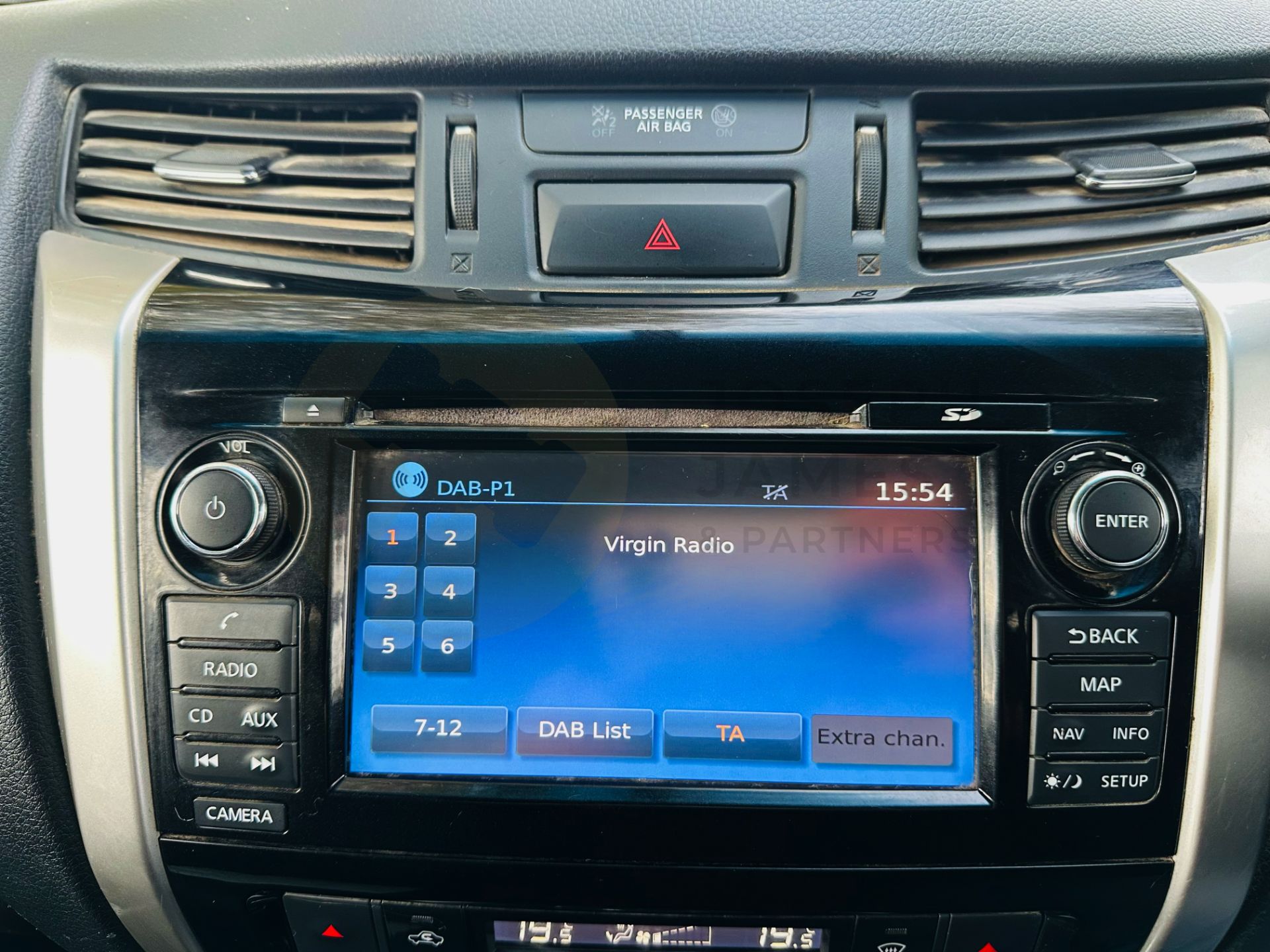 NISSAN NAVARA *TEKNA EDITION* DOUBLE CAB PICK-UP (2018 - EURO 6) 2.3 DCI - AUTOMATIC *HUGE SPEC* - Image 19 of 23