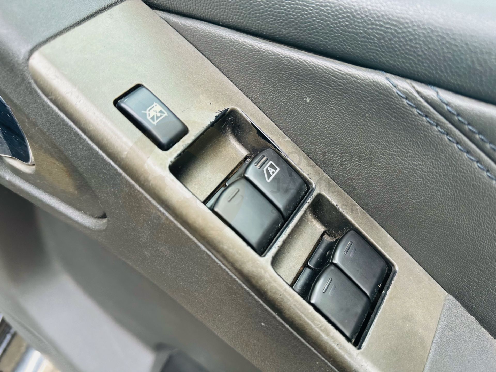 "ON SALE" NISSAN NAVARA *AVENTURA* DOUBLE CAB PICK-UP (2008 MODEL) 2.5 DCI - AUTOMATIC *SAT NAV* - Image 21 of 31