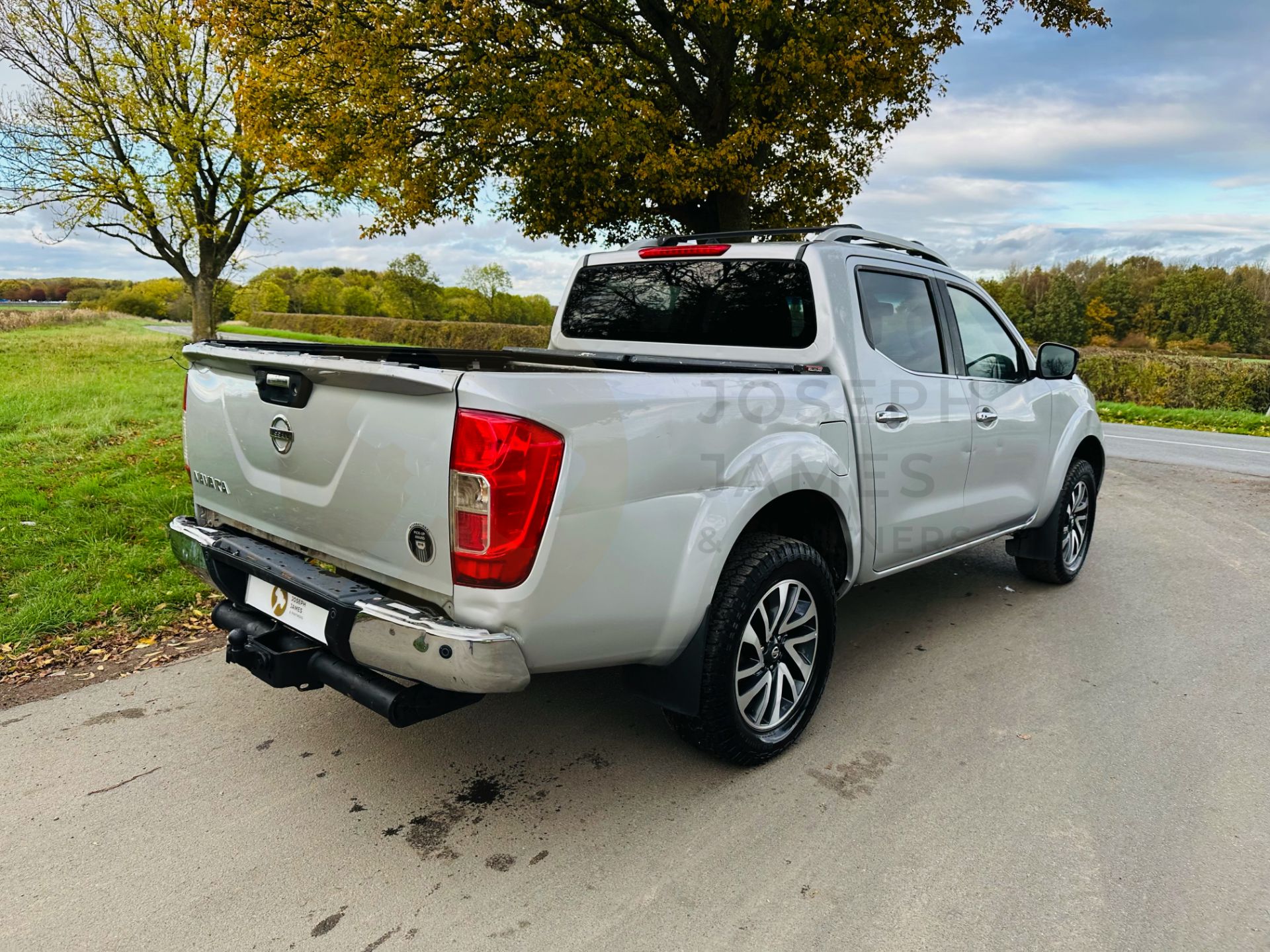 NISSAN NAVARA *TEKNA EDITION* DOUBLE CAB PICK-UP (2018 - EURO 6) 2.3 DCI - AUTOMATIC *HUGE SPEC* - Image 9 of 23