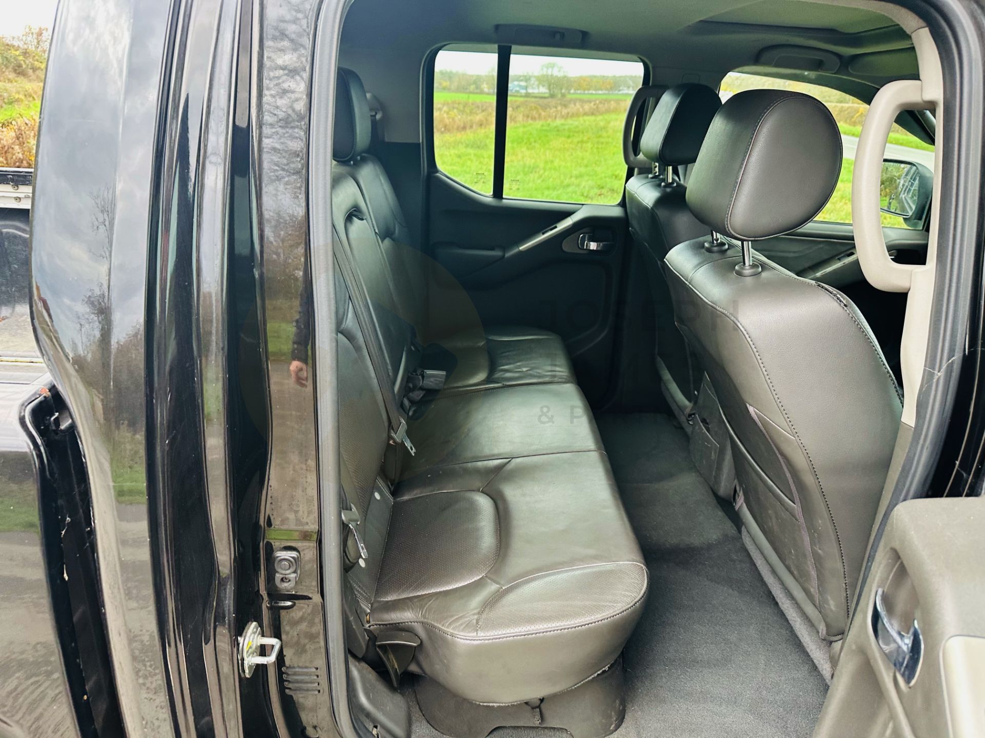 "ON SALE" NISSAN NAVARA *AVENTURA* DOUBLE CAB PICK-UP (2008 MODEL) 2.5 DCI - AUTOMATIC *SAT NAV* - Image 11 of 31