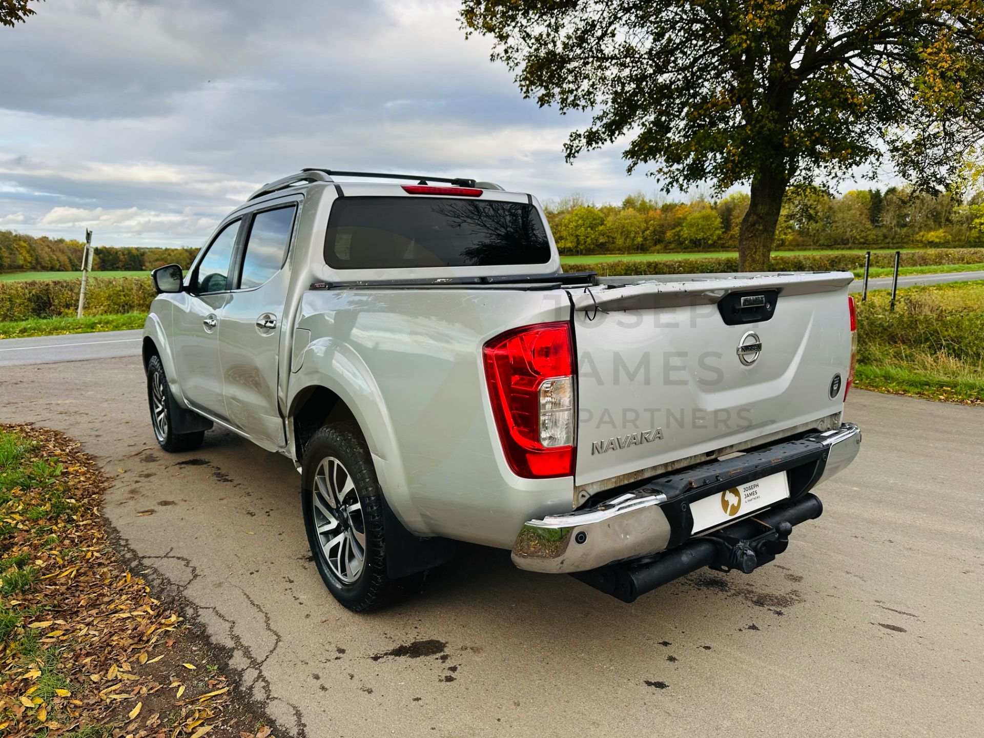 NISSAN NAVARA *TEKNA EDITION* DOUBLE CAB PICK-UP (2018 - EURO 6) 2.3 DCI - AUTOMATIC *HUGE SPEC* - Image 7 of 23