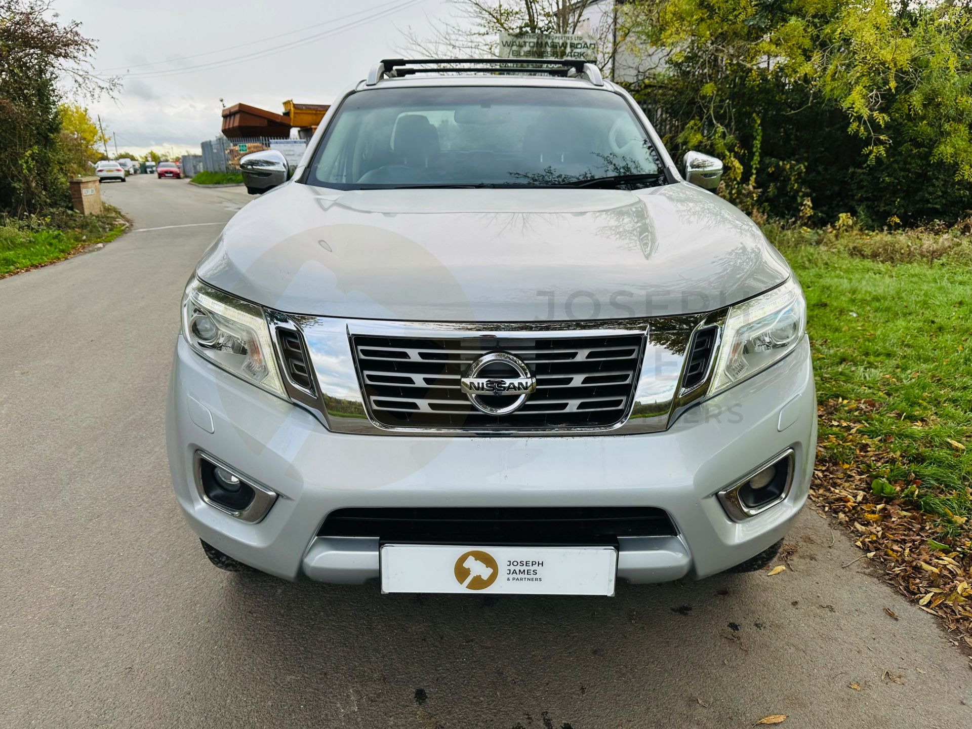 NISSAN NAVARA *TEKNA EDITION* DOUBLE CAB PICK-UP (2018 - EURO 6) 2.3 DCI - AUTOMATIC *HUGE SPEC* - Image 3 of 23