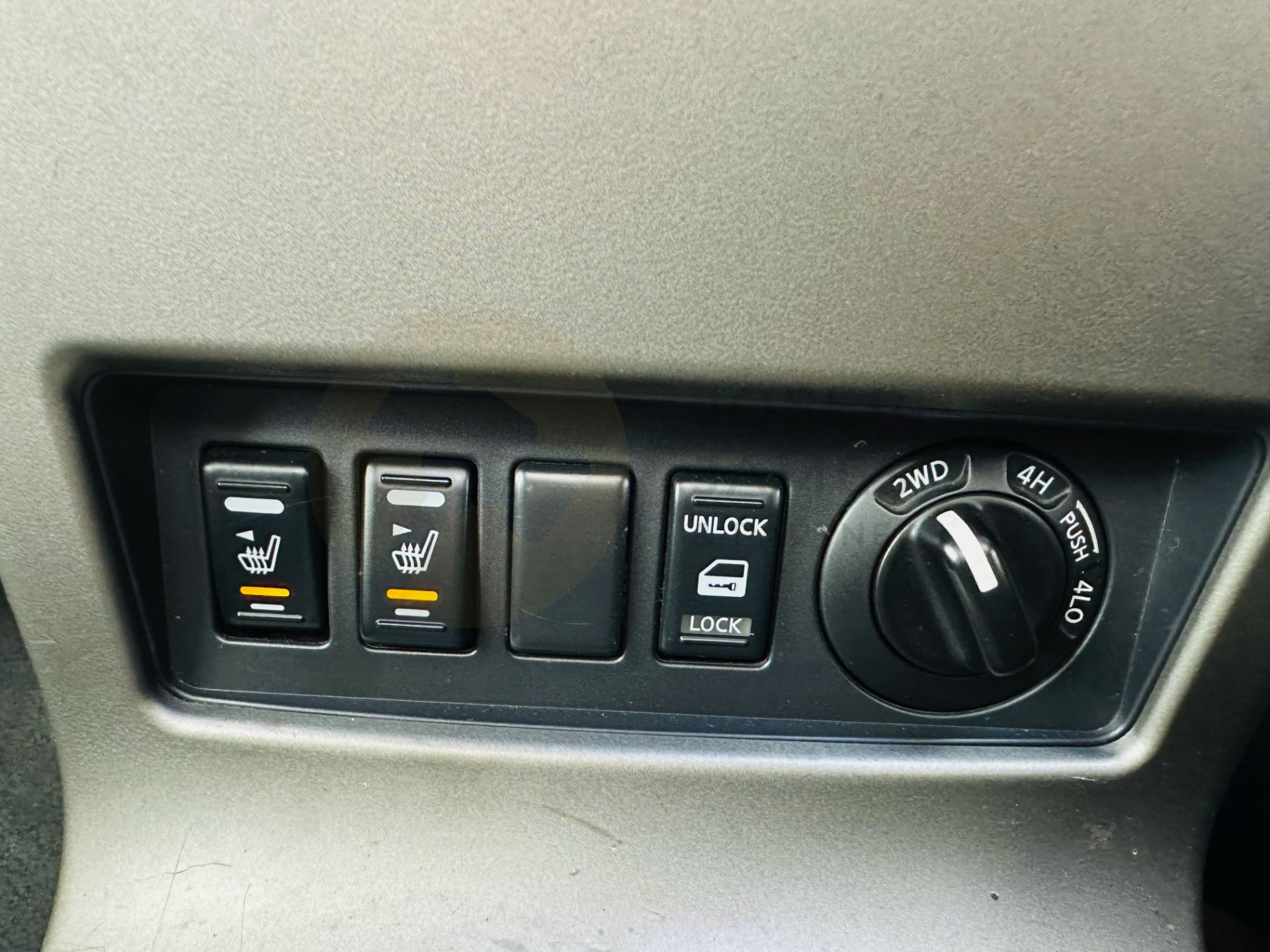 "ON SALE" NISSAN NAVARA *AVENTURA* DOUBLE CAB PICK-UP (2008 MODEL) 2.5 DCI - AUTOMATIC *SAT NAV* - Image 26 of 31