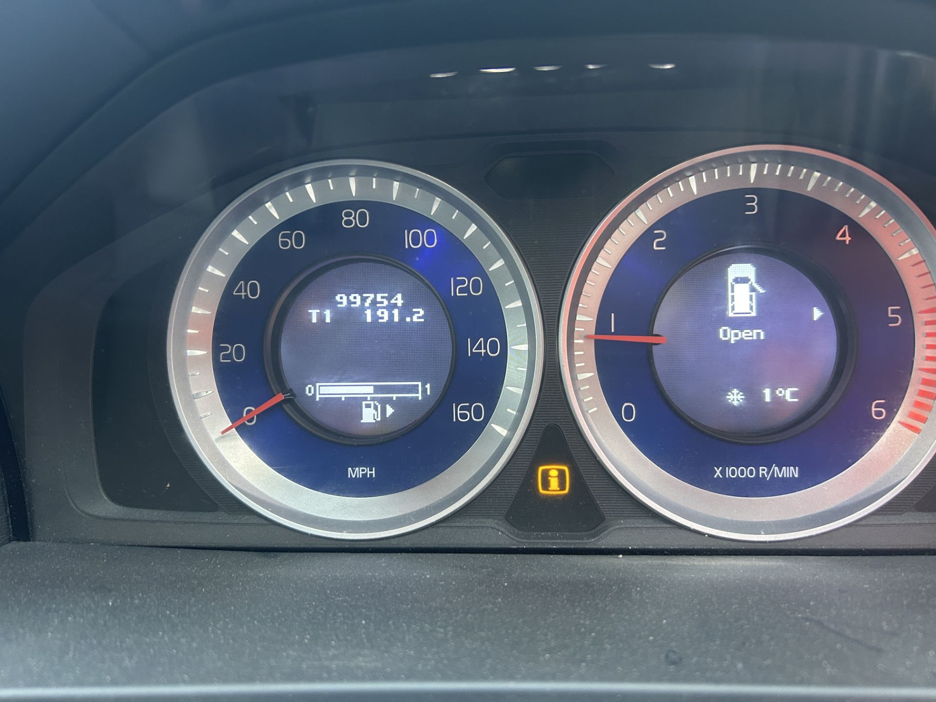 Volvo V60 R-Design D2 Diesel Estate | Black | Manual | KT62 ESF | 99,754 Miles - Image 16 of 21