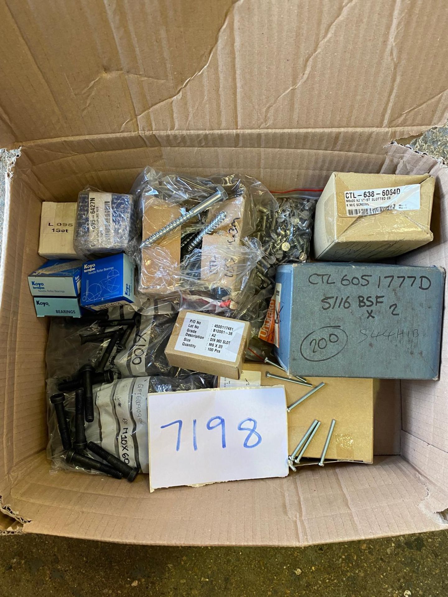 APPROX 1,000 ASSORTED BOLTS, SCREWS, COACH BOLTS, BEARINGS