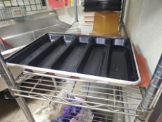 Aluminum bread pans with silicone inserts