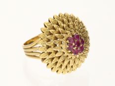 Ring: sehr schöner und ausgefallener vintage Cocktailring mit Rubinen besetzt, Handarbeit aus 18K Go