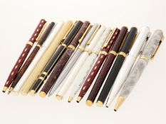 Schreibgeräte: Konvolut von Füllfederhaltern/Kugelschreibern, unterschiedliche Hersteller, dabei Réd