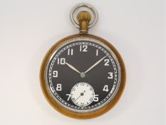 Taschenuhr: Record Watch Militäruhr, rückseitig britische Militärkennzeichnung, 2.WK