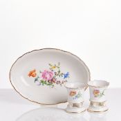 Ovalschale und 2 unterschiedliche Füßchenvasen - Blumenmalerei, Staatliche Porzellan Manufaktur, Mei