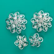 SARAH COVENTRY - Zwei Vintage Broschen und Paar Ohrclips (3 Teile)