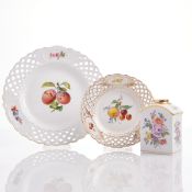 2 Durchbruchteller - Fruchtmalerei - Teedose - Blumenbukett und reiche Frucht- und Blumenmalerei. Me