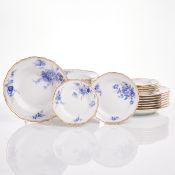 25tlg. Speiseservice - Blume 6 / Blumenbukett mit Goldgräsern und Goldwellenkante. Meissen 1850-1981