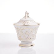 Prunkdeckeldose - Rocaillenrelief. Meissen 1973.