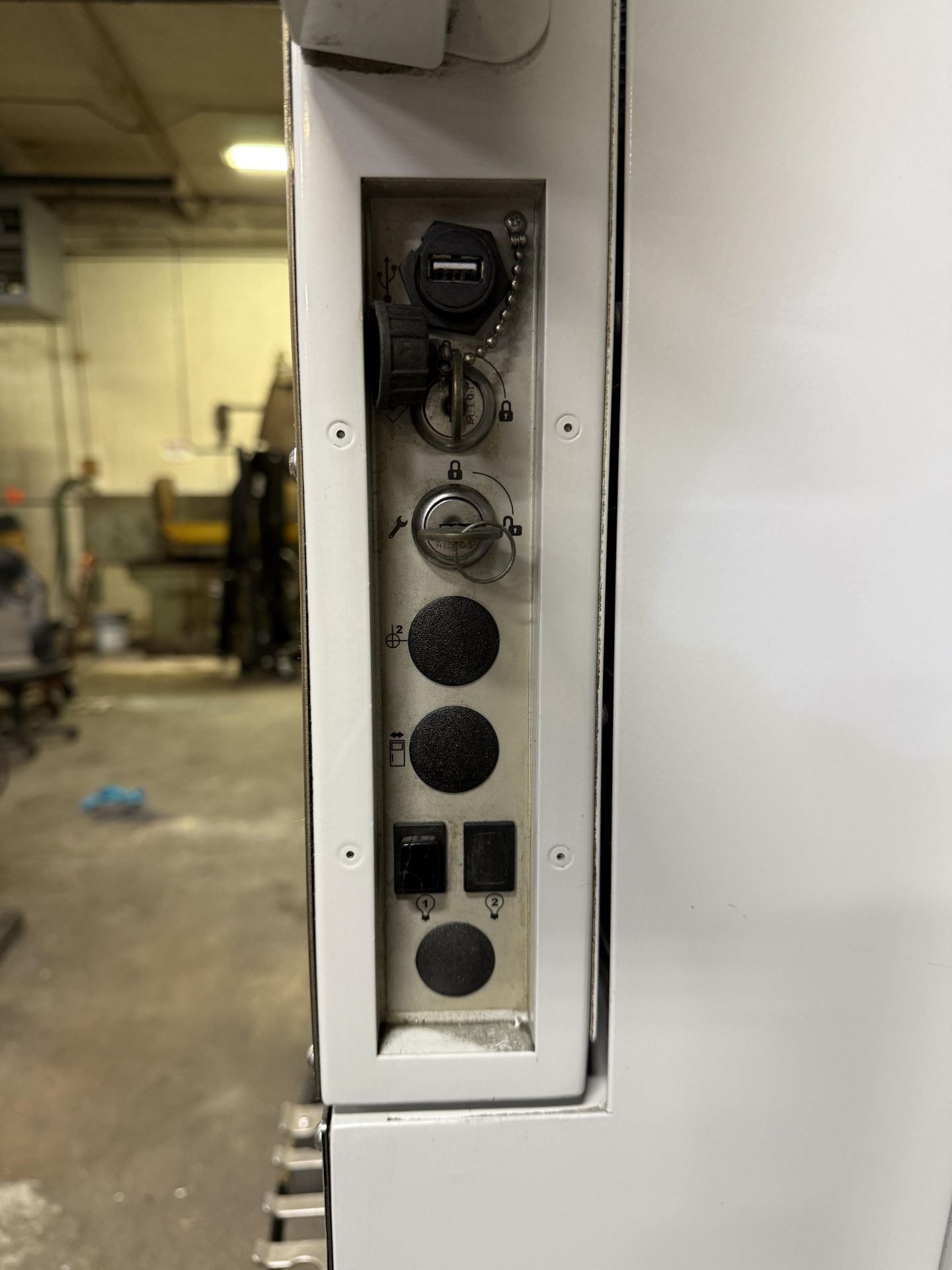 2014 Haas VF-2 CNC Vertical Machining Center, 20+1 Tool Changer, Haas Control, Chip Auger, HIL, P- - Image 9 of 28