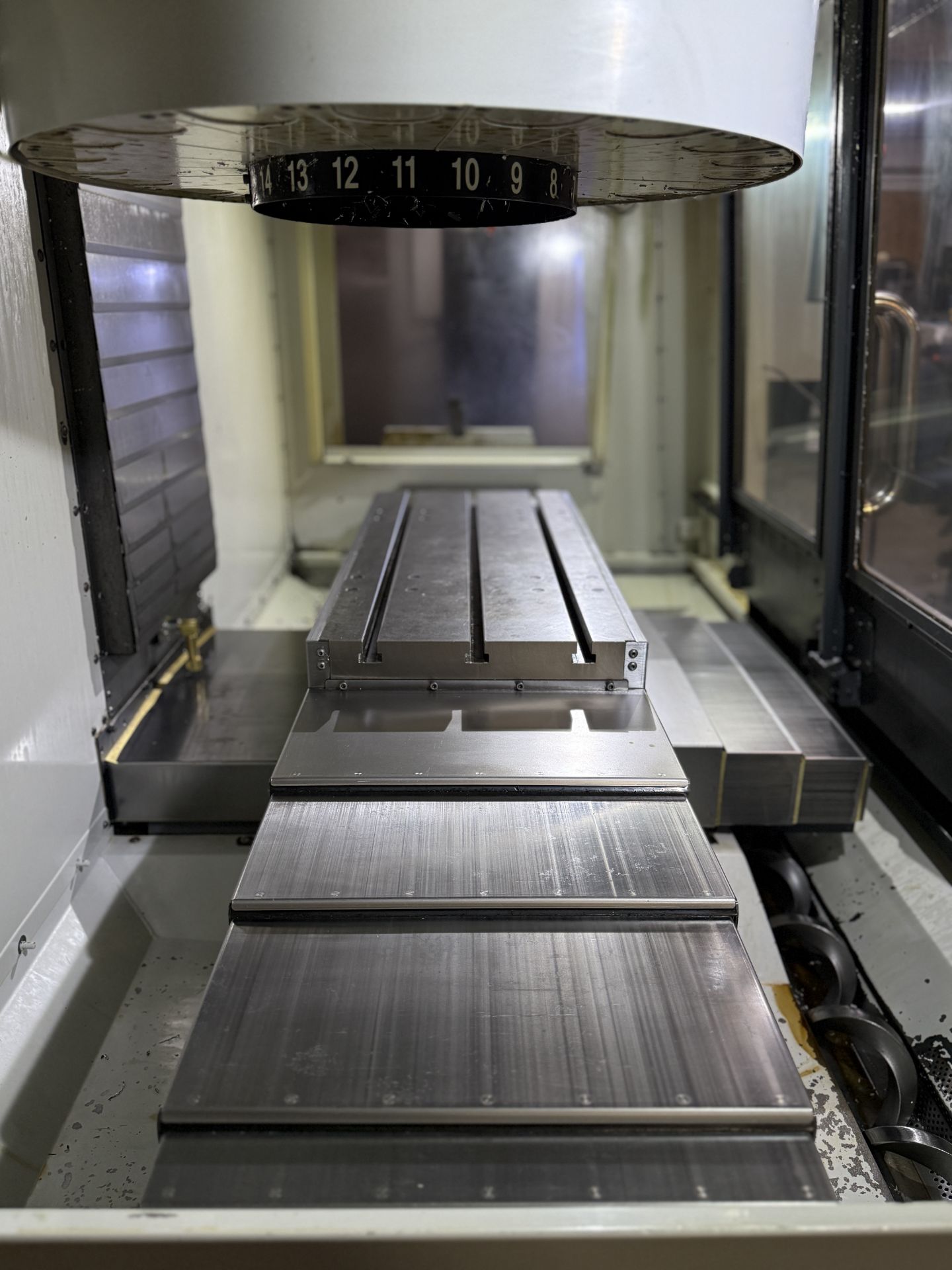 2014 Haas VF-2 CNC Vertical Machining Center, 20+1 Tool Changer, Haas Control, Chip Auger, HIL, P- - Image 16 of 28