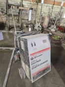 35-Amp Charger / 200-Amp Starter