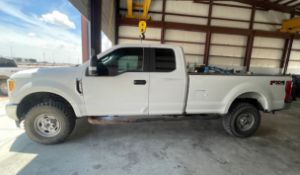 2017 Ford F250 FX4 SuperCab Pickup / 4X4 Gas V8 - Located: Midland, Texas