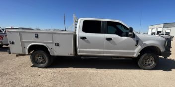 2019 Ford F250 CrewCab Open Utility Body / 4X4 Gas V8 - Located: Midland, Texas