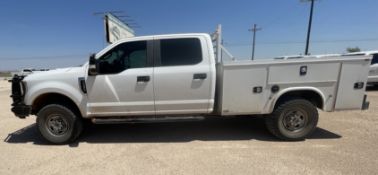 2019 Ford F250 CrewCab Utility Body / 4X4 Gas V8 - Located: Midland, Texas